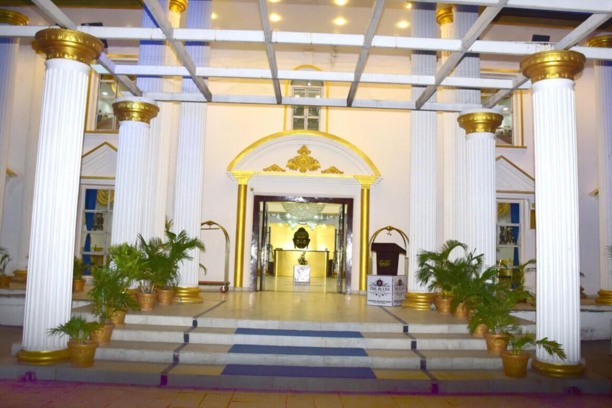 The Royal Palace Dewas Bagian luar foto